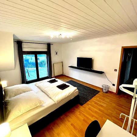 Praktisches Zimmer im Großen Haus mit garten Düsseldorf Exterior foto