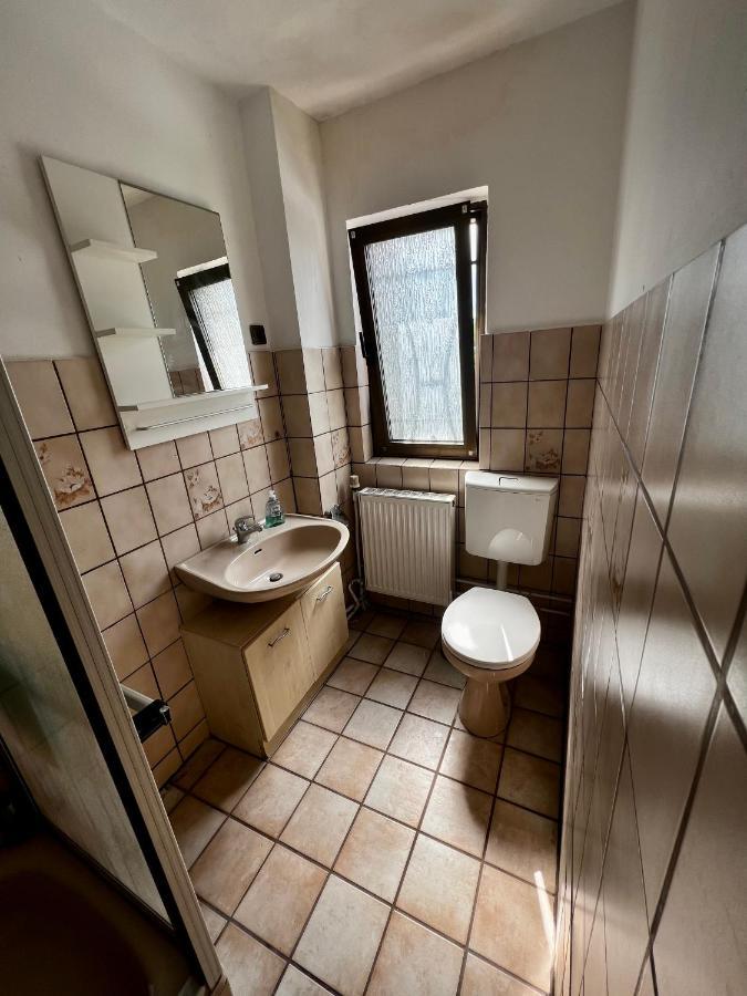 Praktisches Zimmer im Großen Haus mit garten Düsseldorf Exterior foto