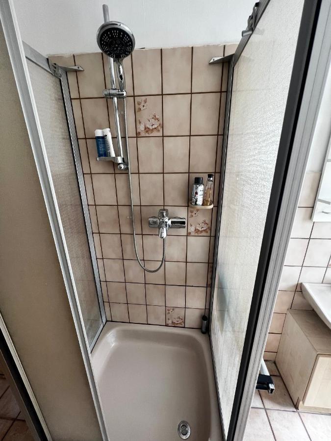 Praktisches Zimmer im Großen Haus mit garten Düsseldorf Exterior foto