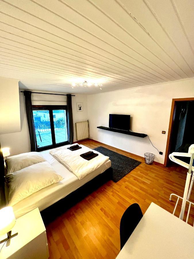 Praktisches Zimmer im Großen Haus mit garten Düsseldorf Exterior foto