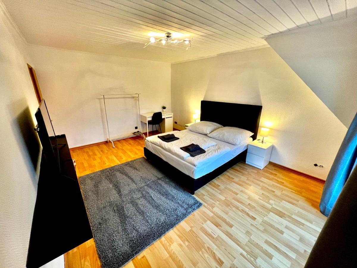 Praktisches Zimmer im Großen Haus mit garten Düsseldorf Exterior foto
